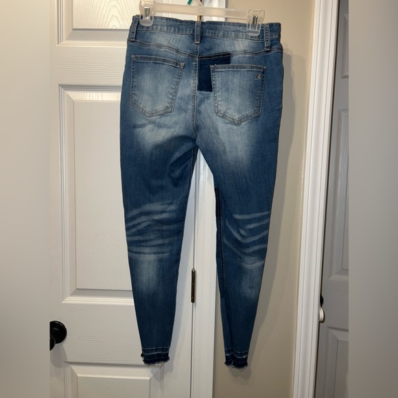 Women’s RAMPAGE distressed skinny jeans - Picture 5 of 7